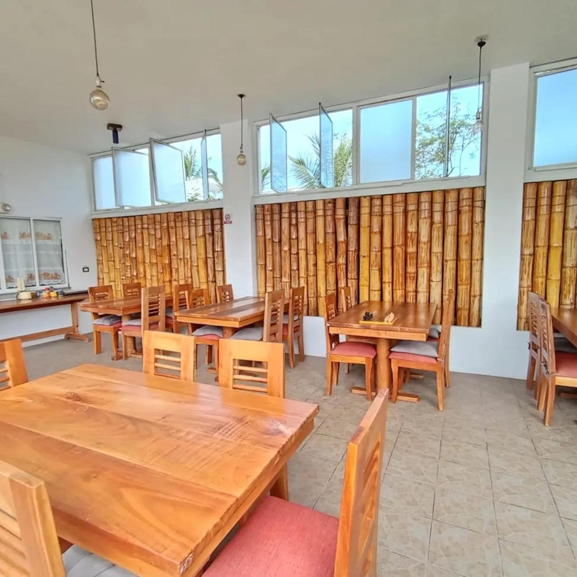 Isla Azul Hotell Puerto Ayora  Exteriör bild