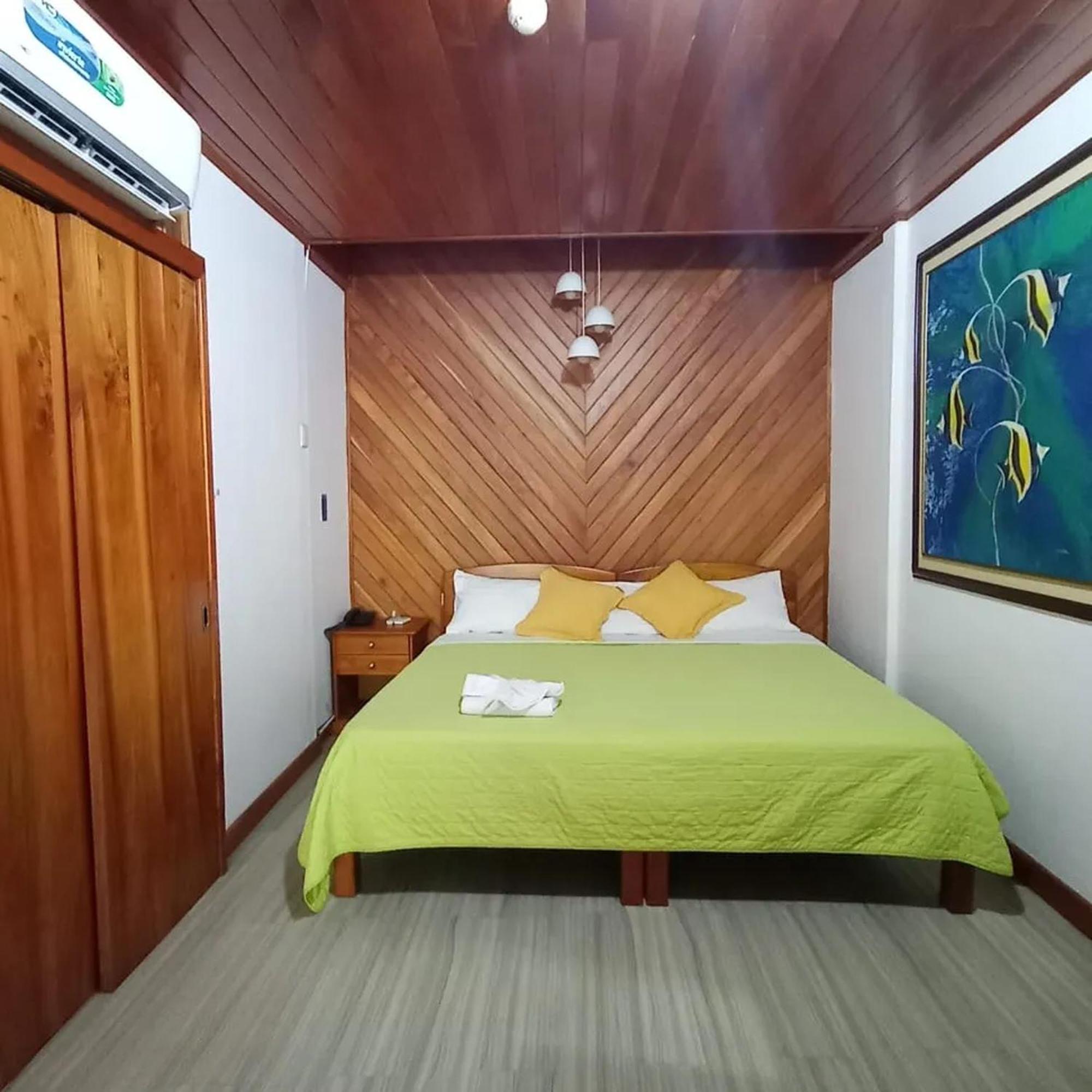 Isla Azul Hotell Puerto Ayora  Exteriör bild