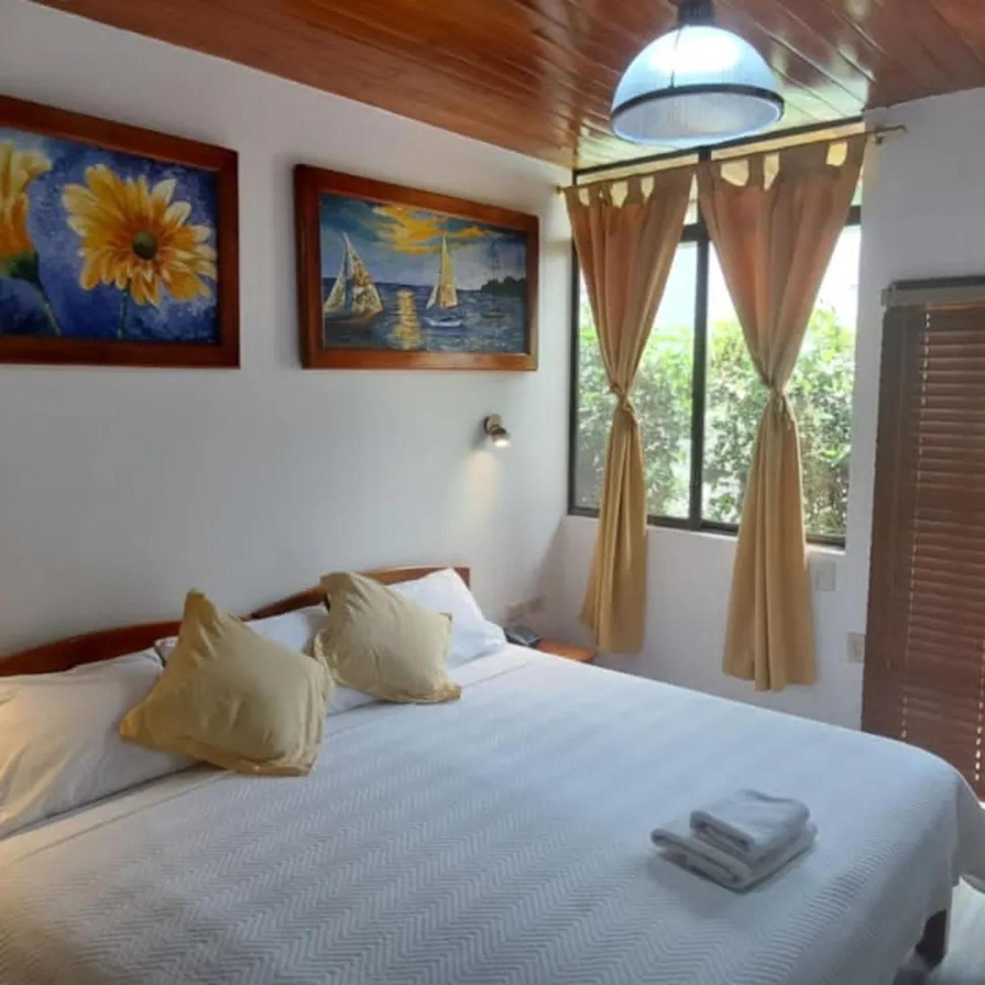 Isla Azul Hotell Puerto Ayora  Exteriör bild