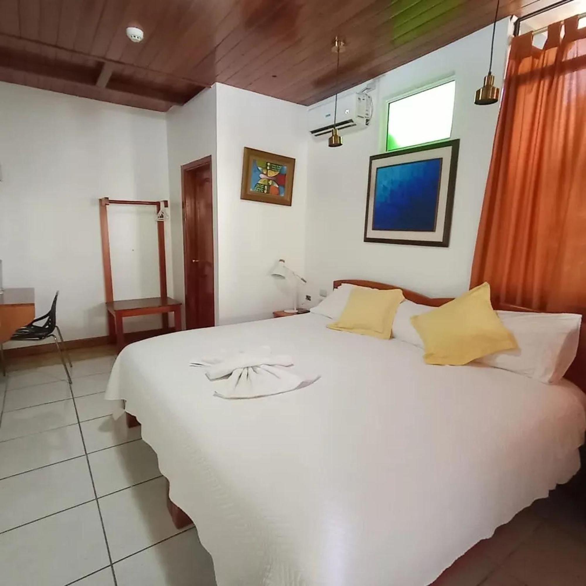 Isla Azul Hotell Puerto Ayora  Exteriör bild