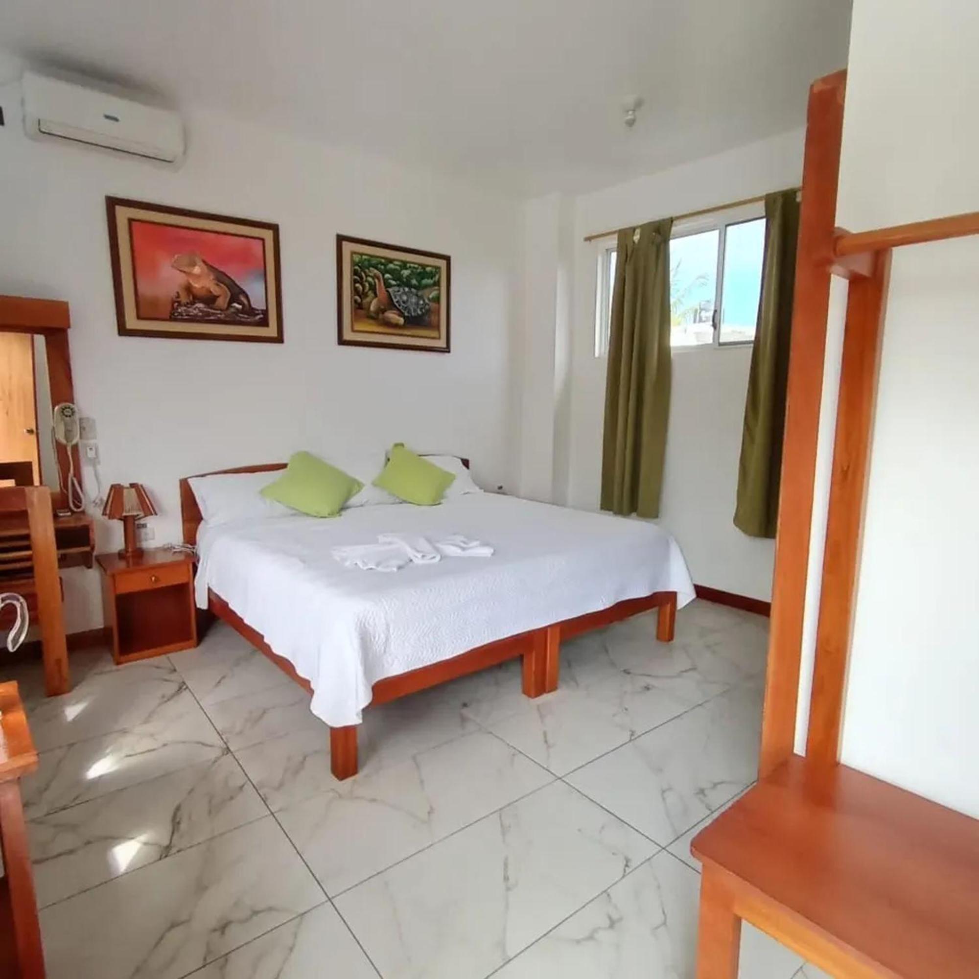 Isla Azul Hotell Puerto Ayora  Exteriör bild