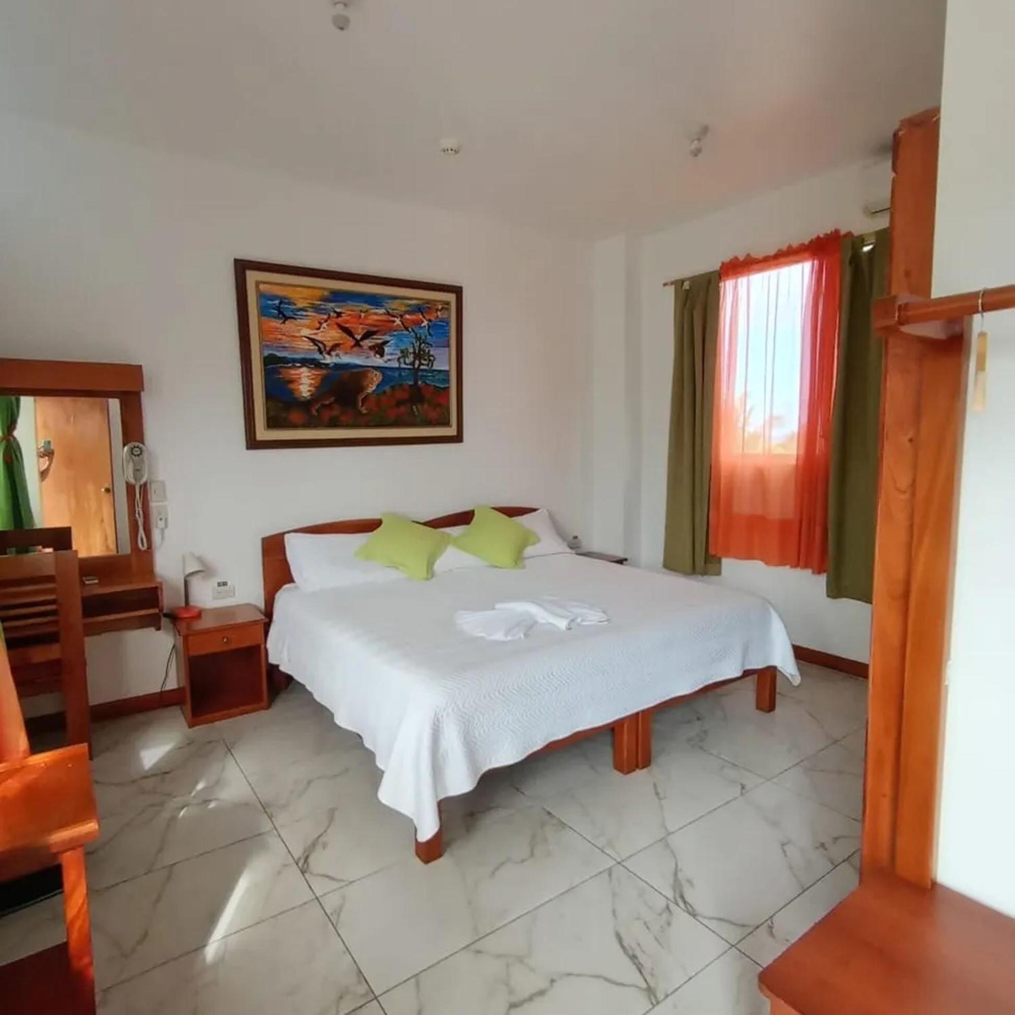 Isla Azul Hotell Puerto Ayora  Exteriör bild