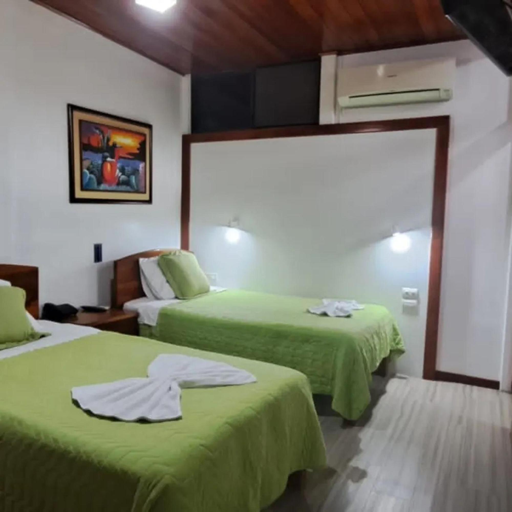 Isla Azul Hotell Puerto Ayora  Exteriör bild